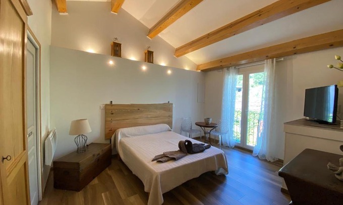 Corte House | A MANDRIA, appartements avec cuisine 30m2, patio, vue Montagnes et citadelle, 5 minutes à pied du centre ville et des rivières