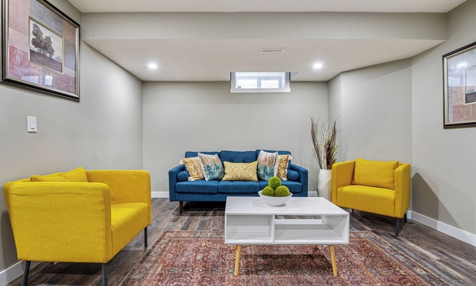 Southwest Calgary House | A modern 2-bedroom suite, with laundry, and wet bar