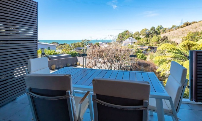 Kaiteriteri Apartment | A modern and convenient apartment close to the beach and with a fenced pool