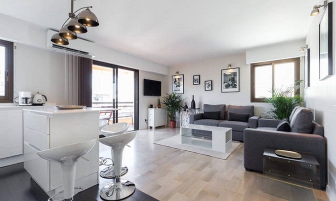 Pointe Croisette Apartment | A modern apartment in Cannes Palm Beach