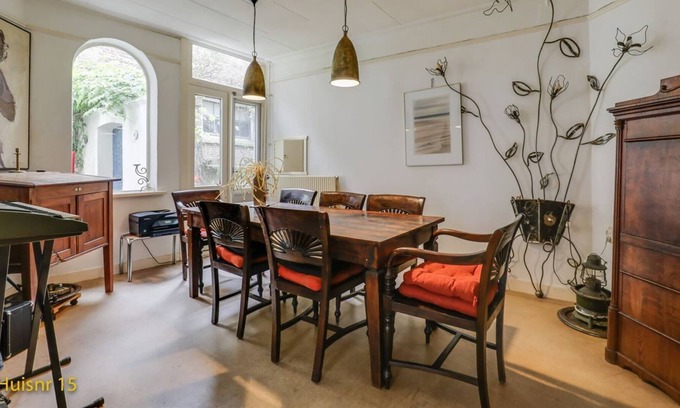 's-Heerenberg Apartment | A monument with the atmosphere of the 1960s, lots of greenery for walking and biking.