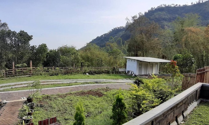 Ngadisari Apartment | A nice bedroom with a great mountain view , 15km from Bromo