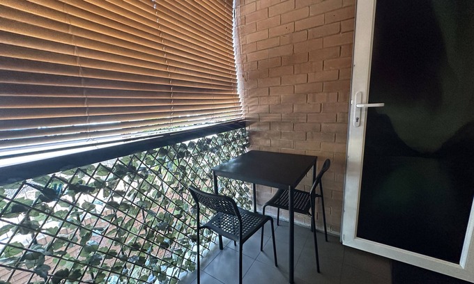 Mosman Park Apartment | A one bed living haven with free parking and close to local attractions.
