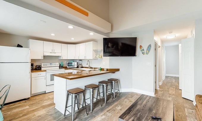 Midtown Ocean City Cottage | A pair of bay view cottages with cable & free WiFi - walk 2 blocks to the beach