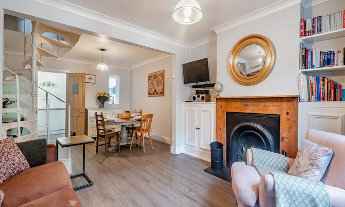 Windsor City Centre Cottage | A perfect base for a romantic break or family adventure.
