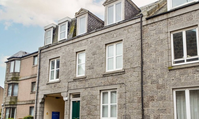 Central Aberdeen Cottage | A perfect choice for a city break, with personal touches that make it a home from home.