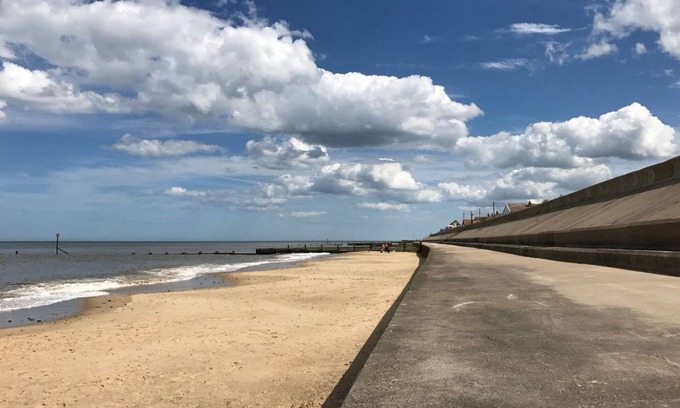 Walcott Cottage | A perfect seaside home for larger families seeking fun at the beach.