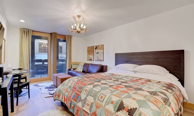 Truckee Condo | A Pet-Friendly Northstar Village Studio Steps Away From Gondola, Shops, and Restaurants