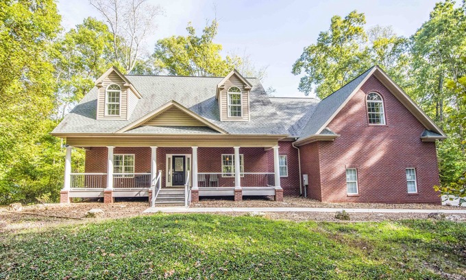 Spring City House | "A Place To Land" on WATTS BAR LAKE with a PRIVATE BOAT DOCK!