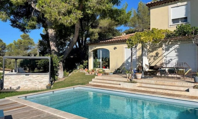 Eyguieres House | A place to relax among the olive trees