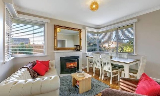 Ballarat House | A Place To Stay - Webster & Lyons
