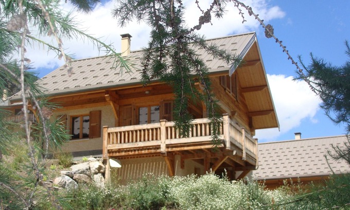 Abries Ski Chalet | A pleasant chalet bathed in light, with a magnificent view.