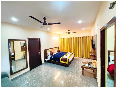 Bhimtal Hotel | A Premium Hotel The Moon - Light & Restaurant - Valley Mountain View with Wifi - Room Service Available - Best Vacation Stay with Family
