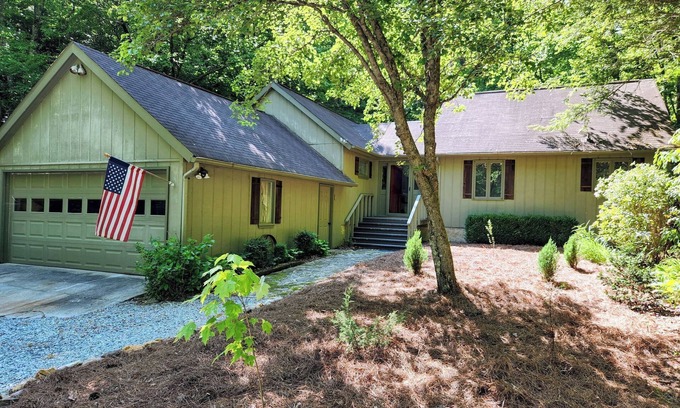 Lake Toxaway Cottage | A Private Stream & Access To Indian Lake!