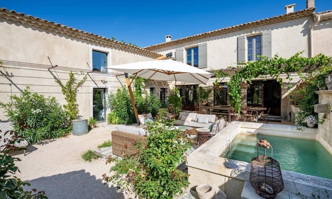 Molleges House | A Provencal gem in the heart of a village with swimming pool