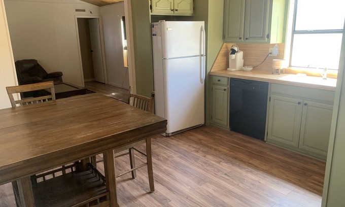 Dimmit County House | A quiet country retreat 8 miles from town.