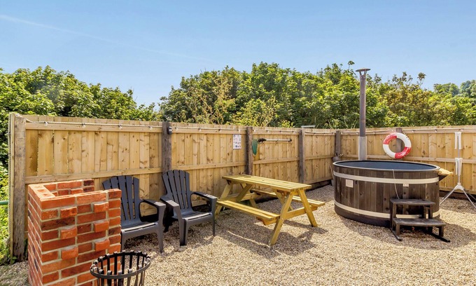 Crimdon Cottage | A quirky pod with one double and shower room.