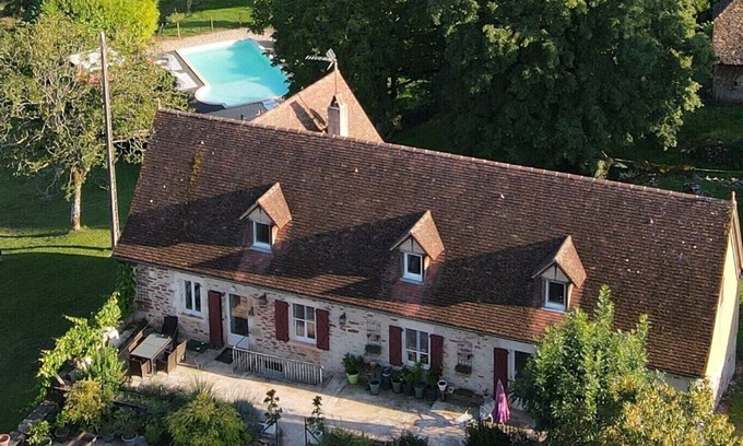 Miers House | A relaxing family holiday with swimming pool close to tourist attractions