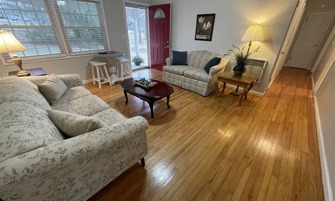 Lupton City House | A relaxing Mountain retreat - 15 - 20 minutes to downtown Chattanooga!