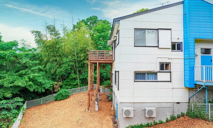 Yawatano House | A rental villa with a large garden that doubles as a dog run surrounded by trees/Ito Shizuoka