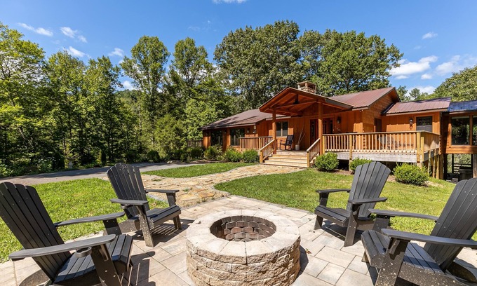 Sugar Grove House | A River Cliff View- 5 acres, riverfront, hot tub, firepit, pet friendly