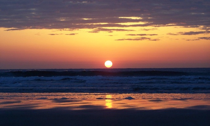 Wells Beach Cottage | A romantic get-away, relax and retreat! Large yard for games