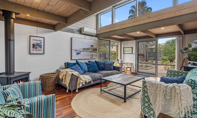 Inverloch House | A Sand and Sea Retreat - 150m from Beach, Pet Friendly