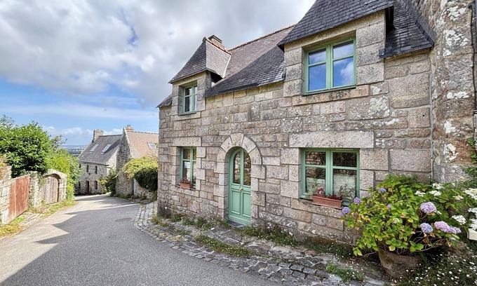 Locronan House | A setting of stone and history