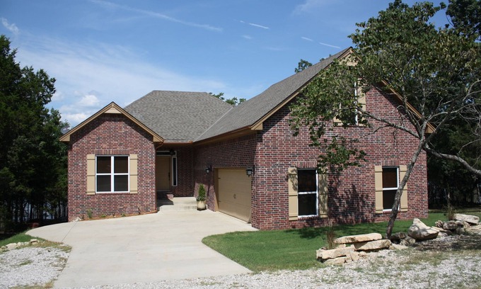 Lost Bridge Village House | *A Shore Thing * A Gorgeous Lakefront Home Steps Away From Beaver Lake