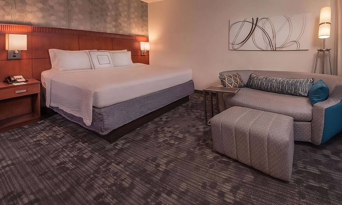 Rosslyn Apartment | A Short Drive to Tomb of the Unknowns! 4 Units w/Parking & Onsite Starbucks!