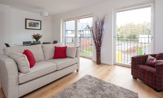 Ellemford Apartment | |A spacious open-plan 3-bedroom apartment with free parking space. Sleeps 5.