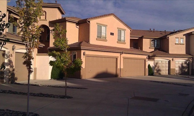 Sparks House | A Spacious Townhome/Condo with Spectacular Golf View, 1,599 sf.