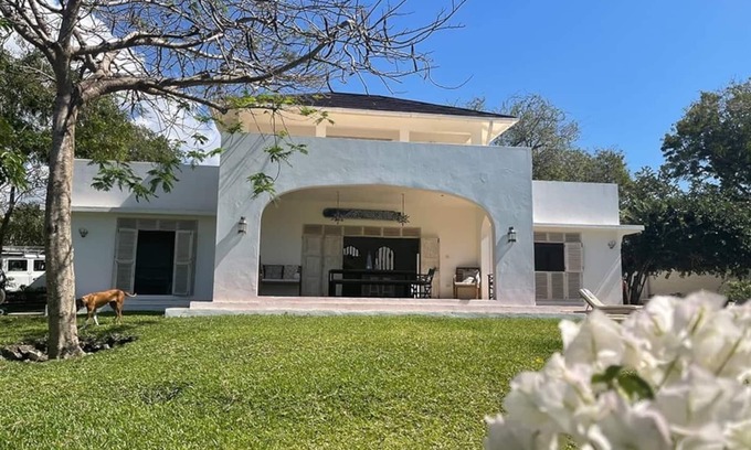 Diani Beach Villa | A step from ocean