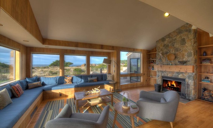 Sea Ranch House | A Stone's Throw Away from the Spectacular Sights and Sounds of the Ocean