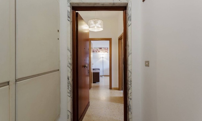 Santa Maria Novella Apartment | A stone's throw from the Arno! Central flat x4