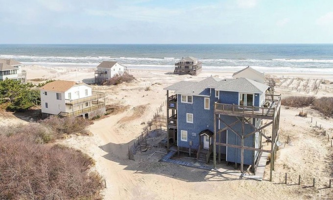 Corolla House | A Stone’s Throw