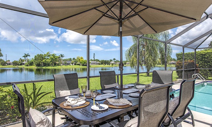 Central Naples Villa | A Stunning Lake View with Sunny Pool/Fabulous Sunsets/Modern Interior