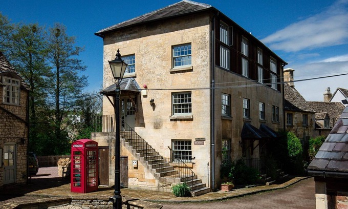 Winchcombe Apartment | A sudeley castle cottage that sleeps 4 guests in 2 bedrooms