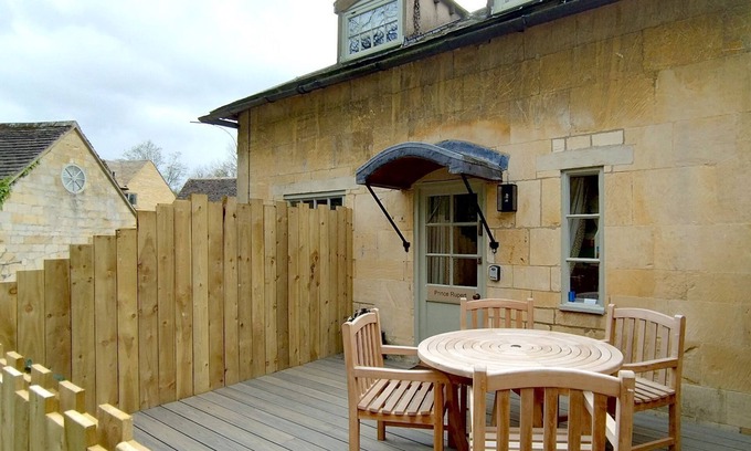 Winchcombe Cottage | A sudeley castle cottage that sleeps 3 guests in 2 bedrooms