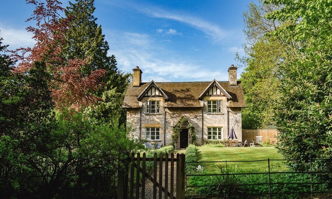 Winchcombe Cottage | A sudeley castle cottage that sleeps 6 guests in 3 bedrooms