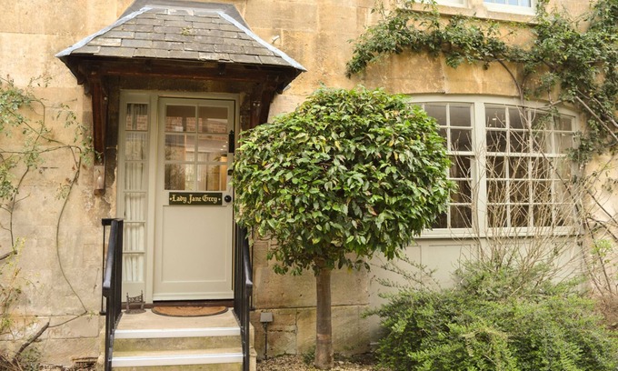 Winchcombe Cottage | A sudeley castle cottage that sleeps 5 guests in 3 bedrooms