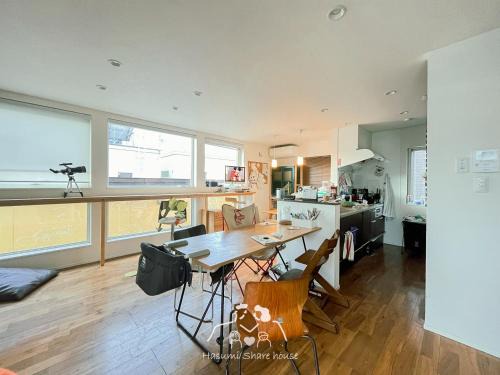 Higashi House | A t a shinchi share house