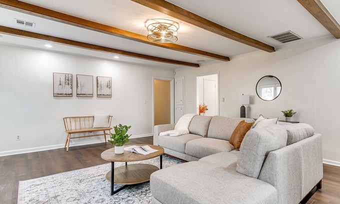 Tulsa House | A Temporary Haven that Feels Like Home