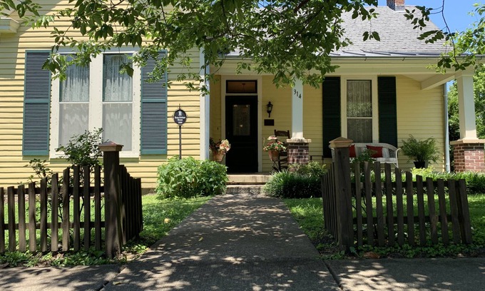 Historic Downtown Franklin House | A Two Minute Walk To The Square!