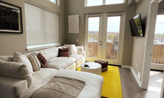 Downtown Rochester Apartment | A unique lofty and bright 1 bedroom