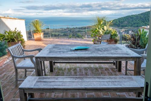 Poggio Apartment | A26 - Poggio, cielo-terra con vista mare mozzafiato