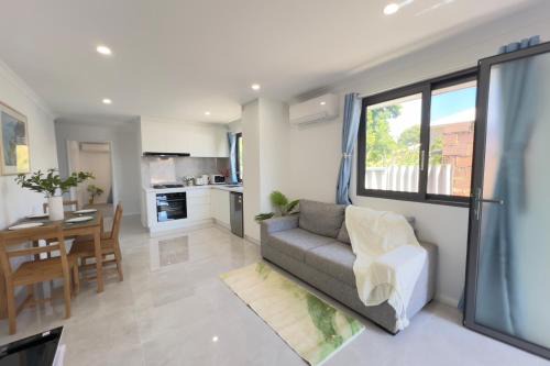 Belmont House | A3 AirportRetreat - Full Kitchen, Biz & Leisure