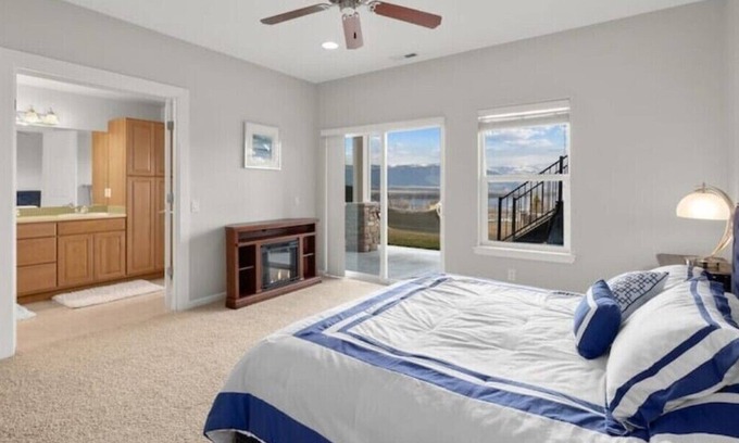 Quincy House | A51-River View Unit near club house
