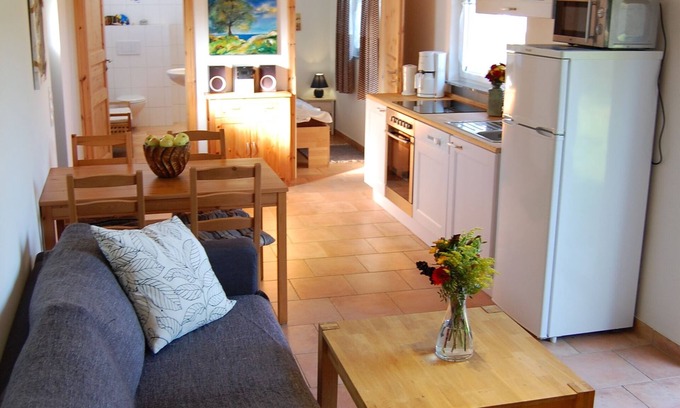 Tarnewitz Apartment | Aalhaus garden house secluded location only 900m to the beach