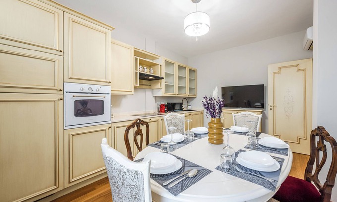 Historic Center Apartment | AB Plus - Via Riva Di Reno 29